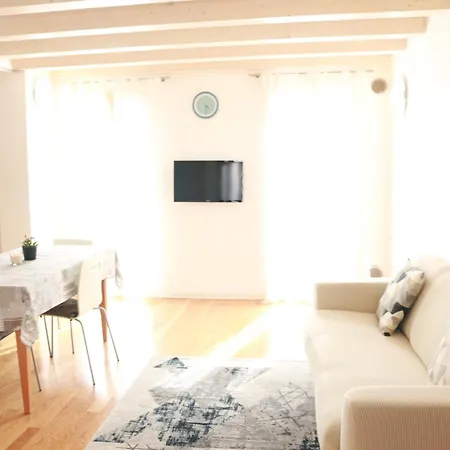Apartment Locazione Turistica Aquila 1 *